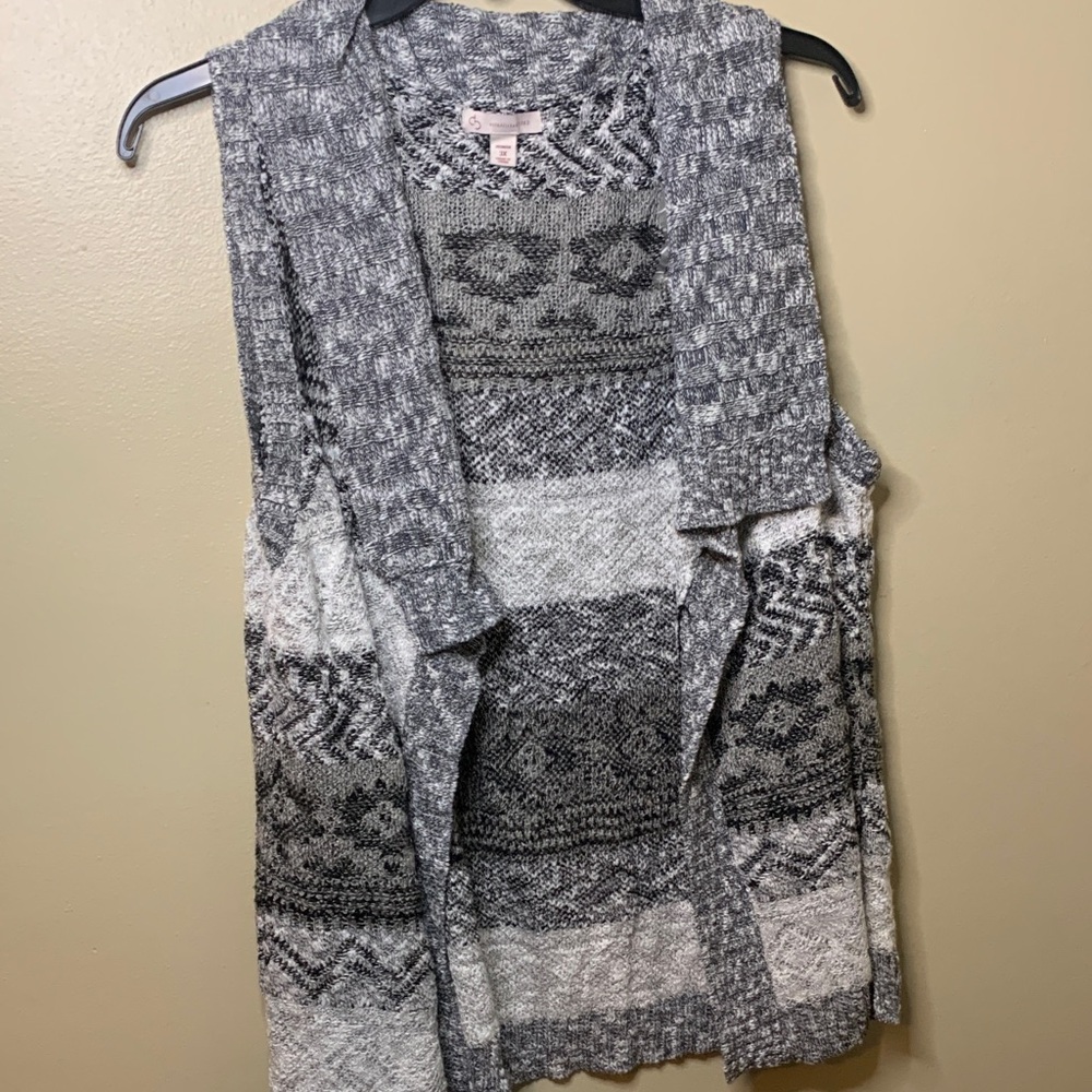Sleeveless Open-Front Knit Cardigan Vest in Gray and White by No Brand